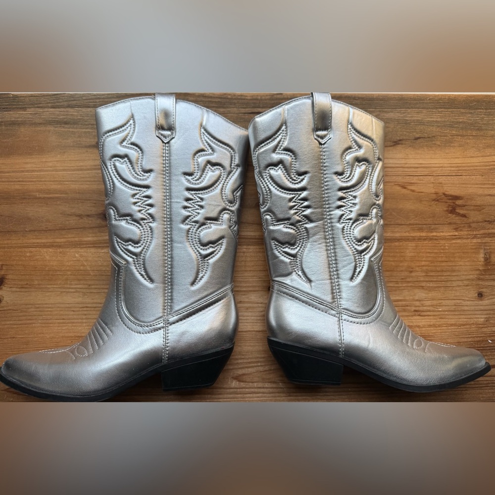 New Soda Silver Cowboy Boots - Picture 6 of 11